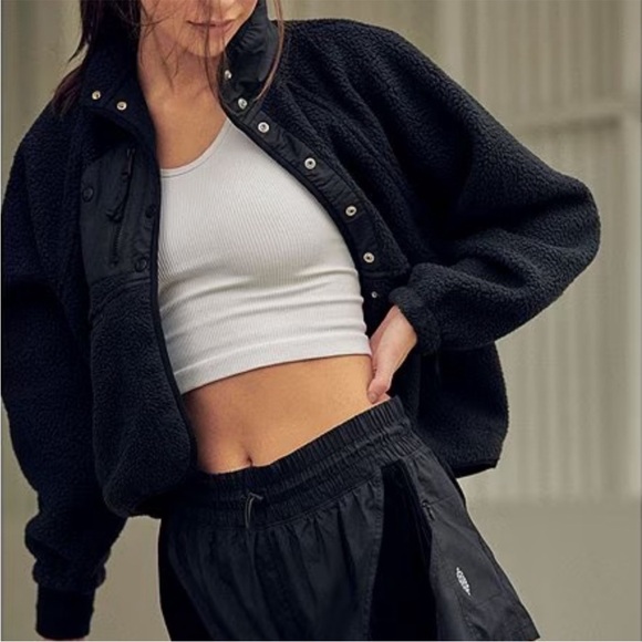 Free People Jackets & Blazers - Free People X Free People Movement Hit The Slopes Black Fleece Jacket Size Small